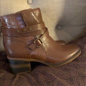 Naturalizer booties. Size 9. Never worn
